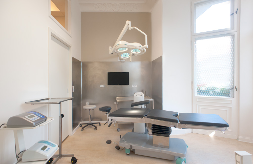 Zahnarztpraxis-Berlin-Neukoelln-Implantologie-Althoff-Behandlungsraum-Eingriffsraum